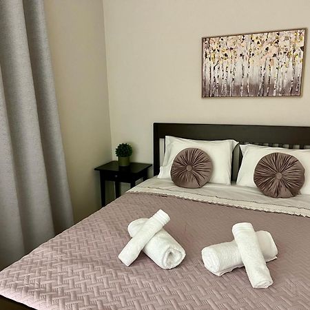 Emerald Luxury Apartments - Ath Airport สปาตา ภายนอก รูปภาพ