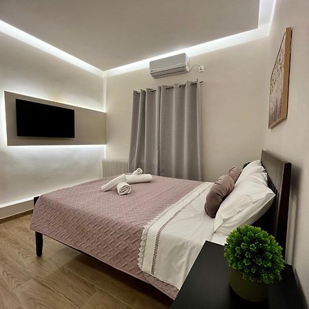 Emerald Luxury Apartments - Ath Airport สปาตา ภายนอก รูปภาพ