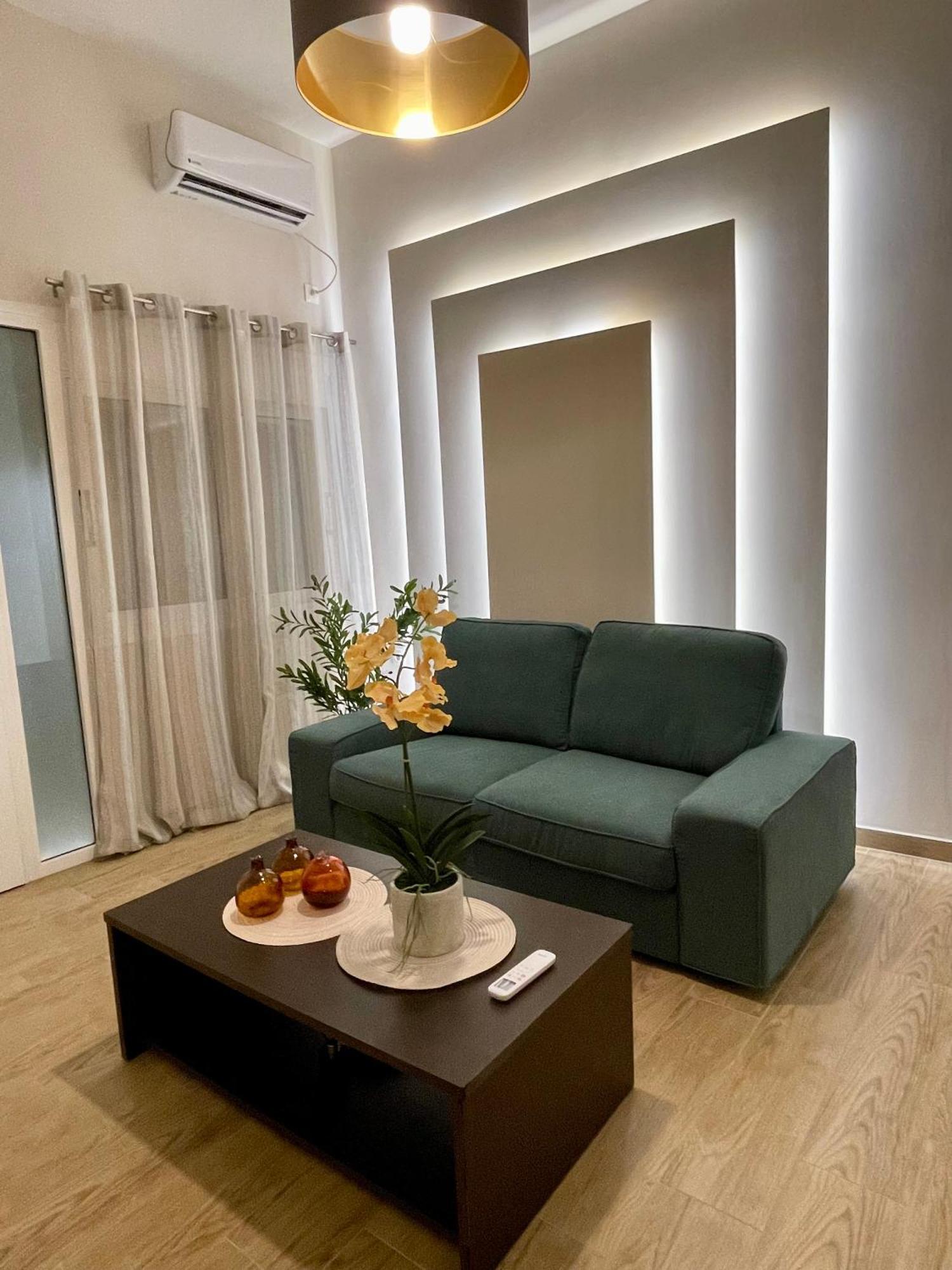 Emerald Luxury Apartments - Ath Airport สปาตา ภายนอก รูปภาพ