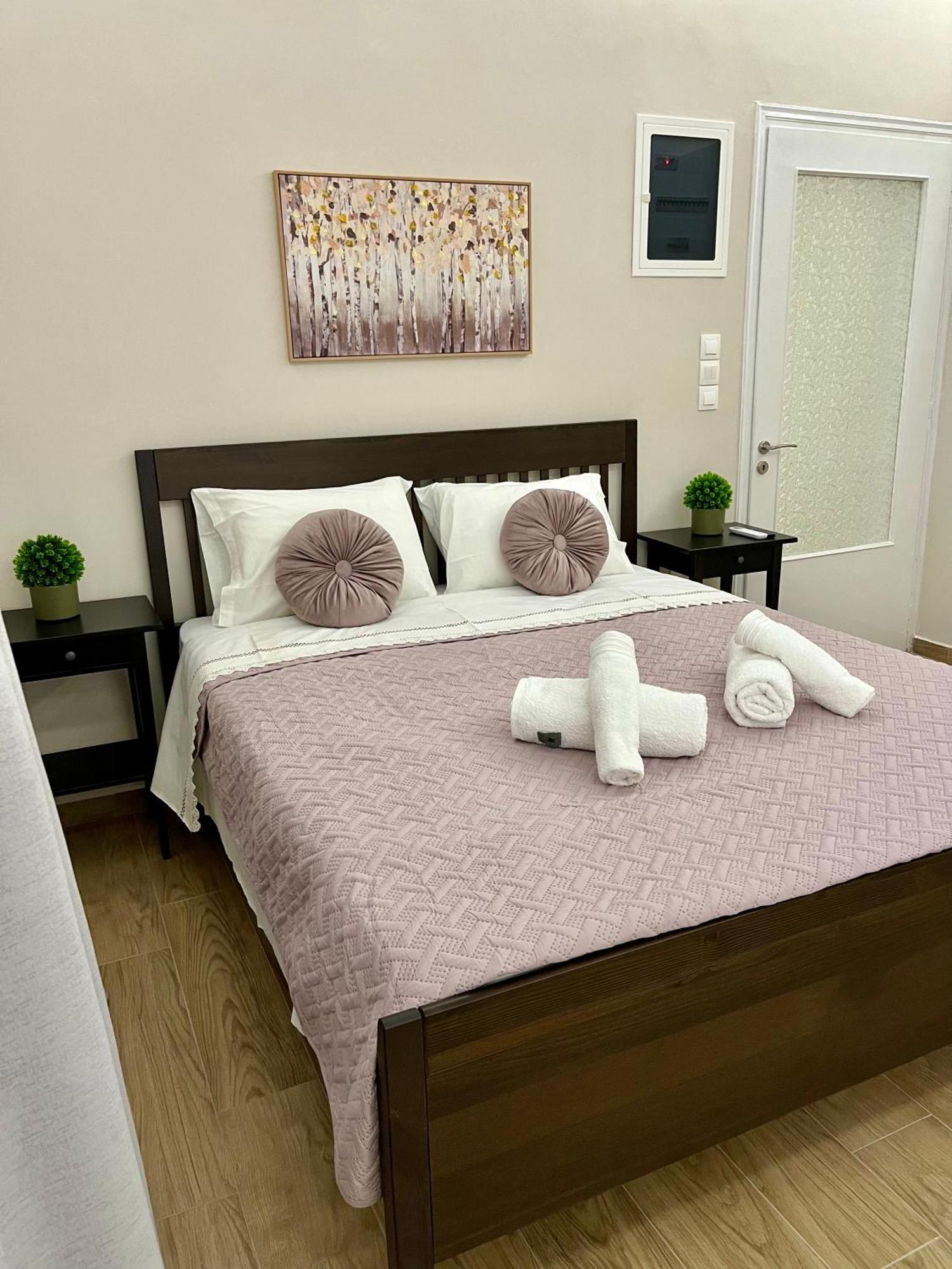 Emerald Luxury Apartments - Ath Airport สปาตา ภายนอก รูปภาพ