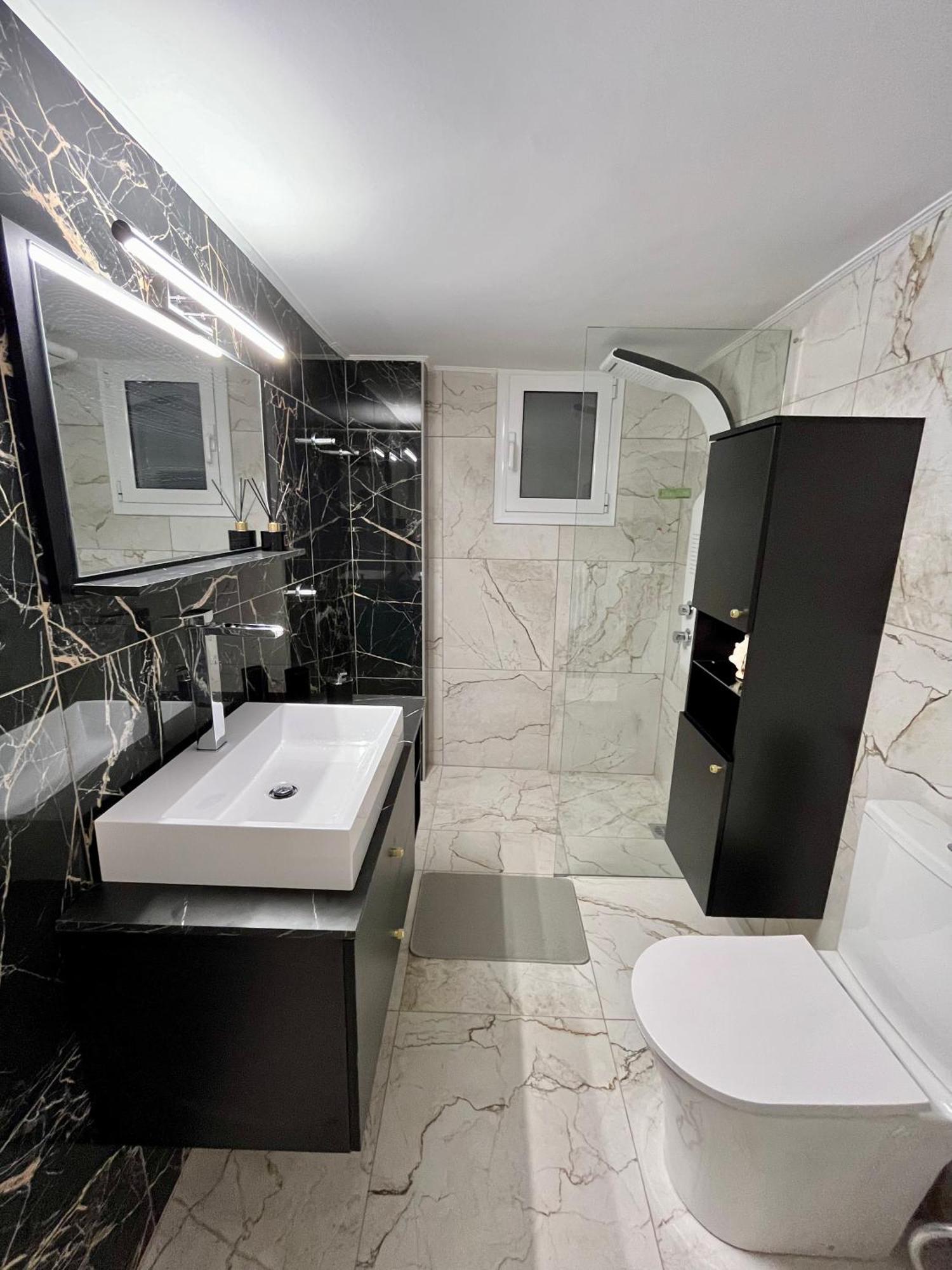 Emerald Luxury Apartments - Ath Airport สปาตา ภายนอก รูปภาพ